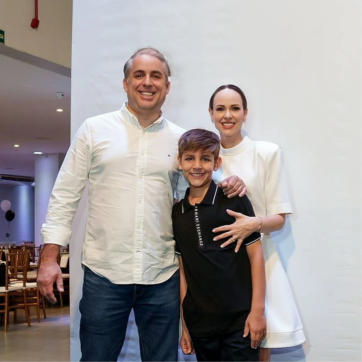 Antes do jaleco, existe a Manuela.